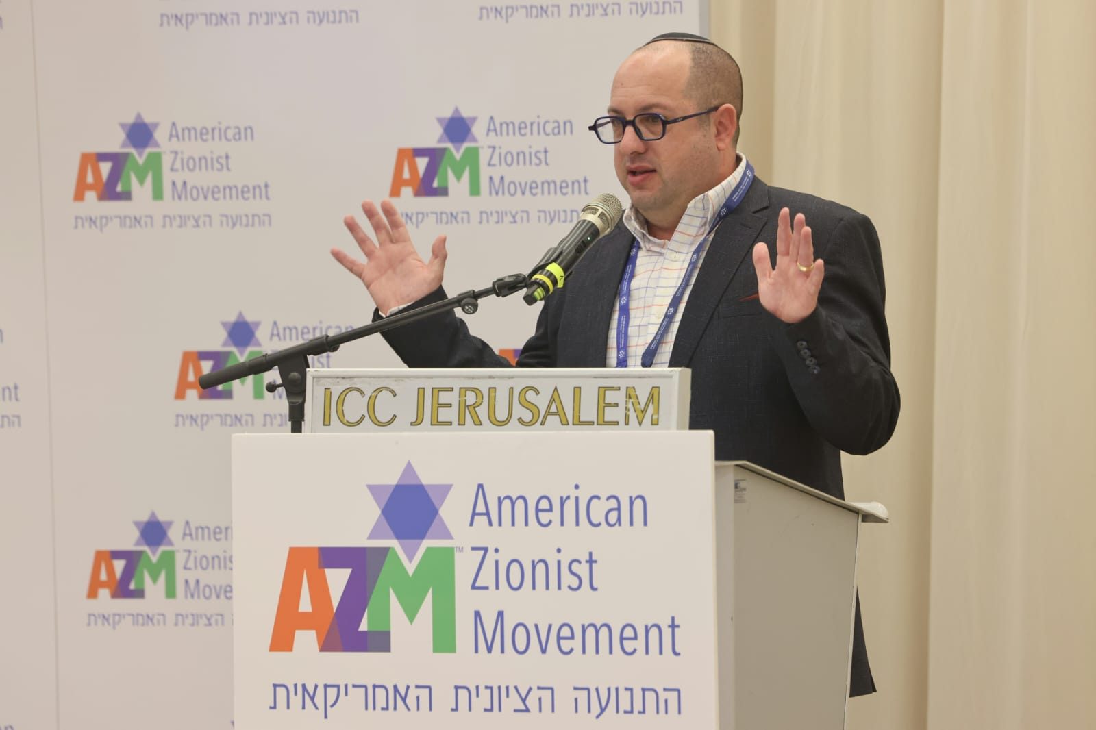 צביקה קליין נואם בכנס התנועה הציונית האמריקאית בבנייני האומה